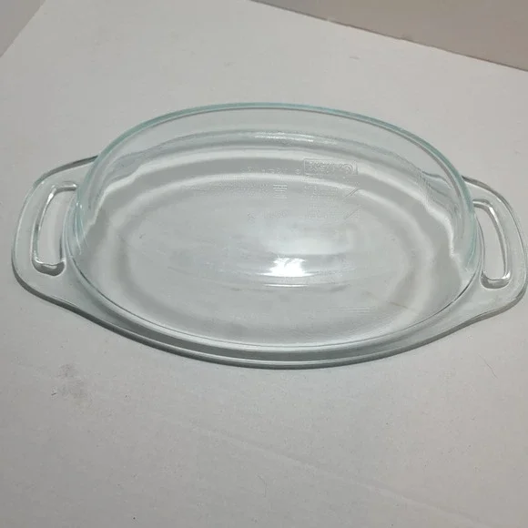 Pyrex 1.3 Qt Easy Grab 10x7 Oval Clear Dish With Navy Blue Snap-On Lid - Picture 4 of 5